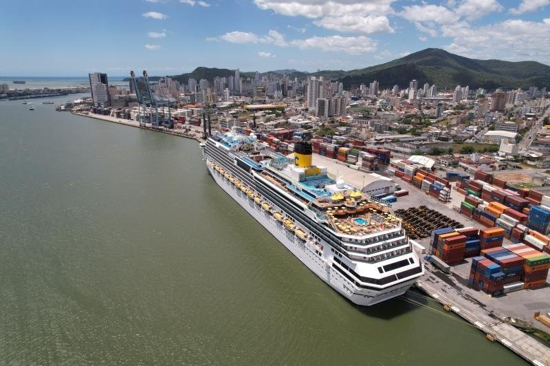 A movimentação intensa de cruzeiros tem impacto direto na economia de Itajaí